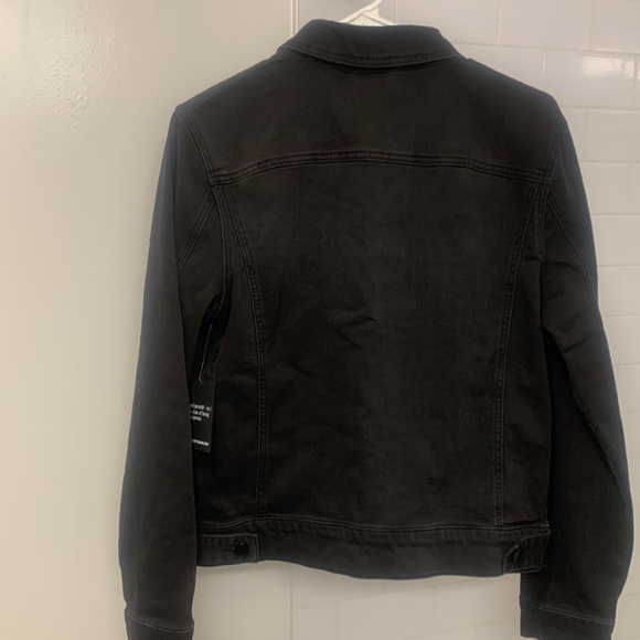 Female jacket - Picture 3 of 4